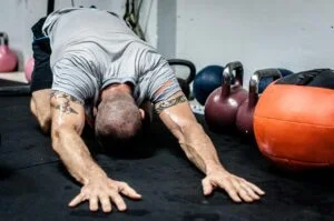 CrossFit: Exercícios para perder peso e fortalecer