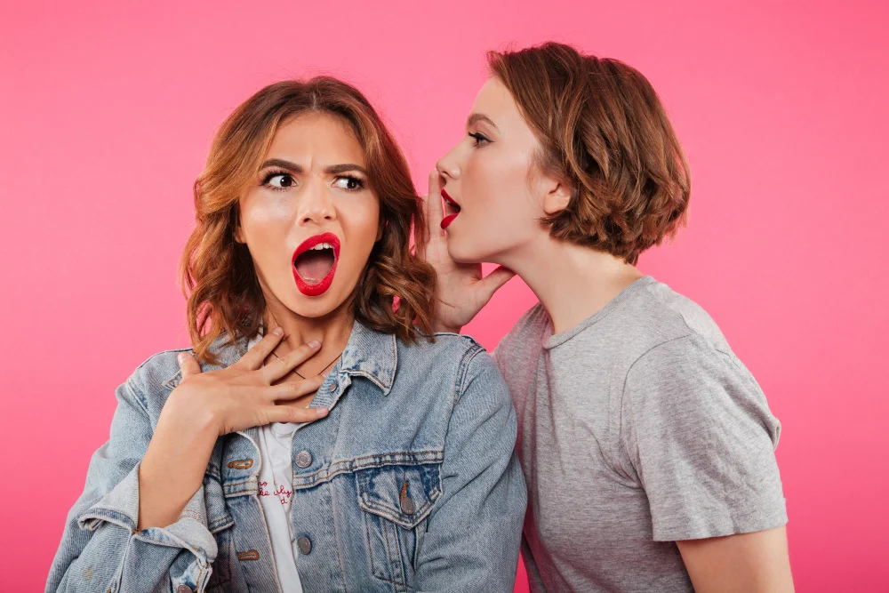 Como engrossar o pênis: 5 maneiras para deixar grosso 3 shocked two women friends gossiping