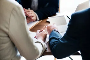 Leia mais sobre o artigo Advocacia: O que é advogado? Como ser um? Quais áreas trabalhar?