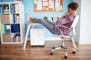 Leia mais sobre o artigo Tipos de Cadeira para Quarto: Como escolher?