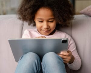 Leia mais sobre o artigo Além do computador: tecnologias que podem auxiliar nos estudos do filho