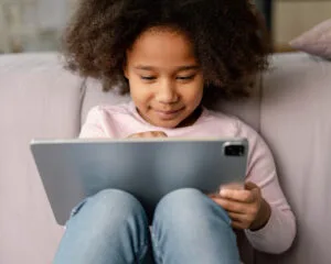 Leia mais sobre o artigo Além do computador: tecnologias que podem auxiliar nos estudos do filho