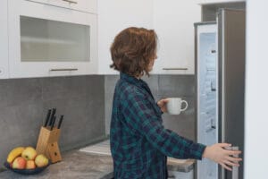 Leia mais sobre o artigo Geladeira com mau cheiro: O que fazer?