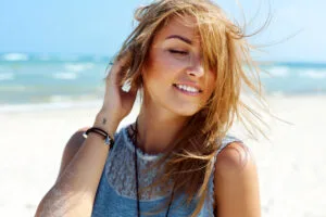 Leia mais sobre o artigo Secador, chapinha e mais: como cuidar do cabelo