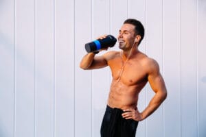 Leia mais sobre o artigo O que é o pós treino para musculação? O que tomar?