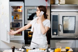 Leia mais sobre o artigo Geladeira com vazamento: o que pode estar acontecendo?